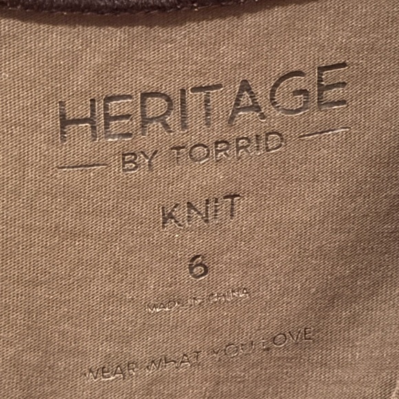 Torrid oversized Tee 6 - Picture 2 of 3